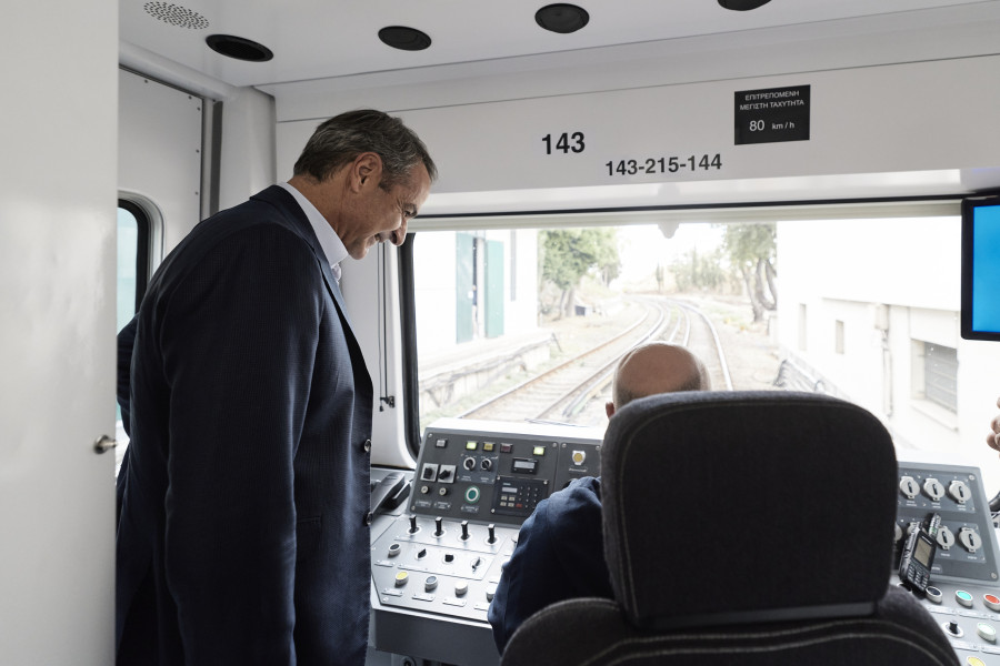 Μητσοτάκης: 14 ανακατασκευασμένοι συρμοί στον Ηλεκτρικό – Στόχος η μείωση των χρονοαποστάσεων