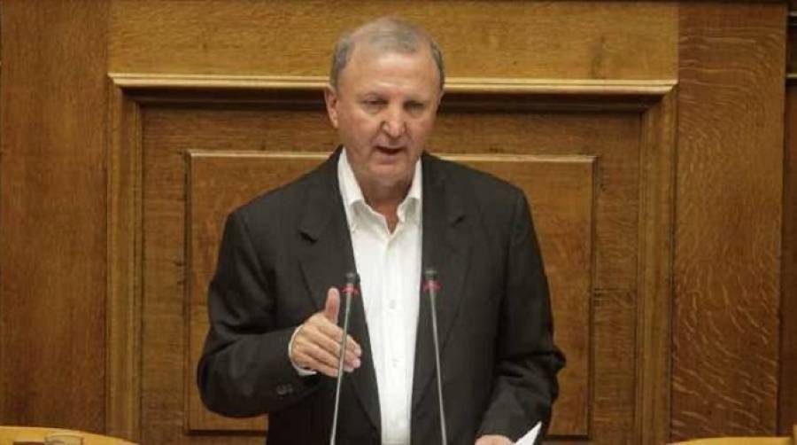 Βέλη Σάκη Παπαδόπουλου κατά Παππά για Πετσίτη