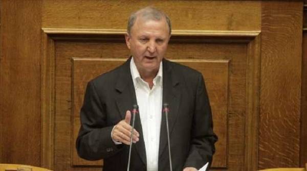 Βέλη Σάκη Παπαδόπουλου κατά Παππά για Πετσίτη