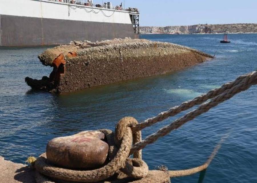 Σύμβαση απομάκρυνσης τριών ναυαγίων από τον κόλπο της Ελευσίνας