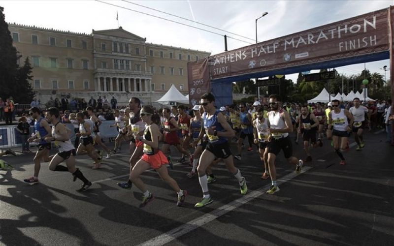 Σε εξέλιξη ο Ημιμαραθώνιος της Αθήνας - Κυκλοφοριακό κομφούζιο