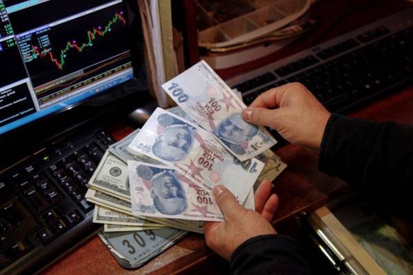 Ανοδικά η τουρκική λίρα μετά την παρέμβαση της κεντρικής τράπεζας