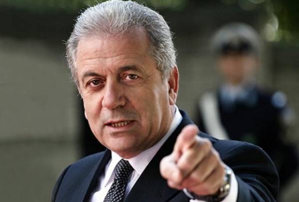 Αβραμόπουλος: Να αντιμετωπιστεί επειγόντως η κατάσταση στη Μόρια