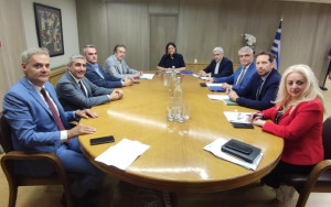 ΕΣΕΕ: Τα αιτήματα για κατώτατο μισθό και Ψηφιακή Κάρτα Εργασίας