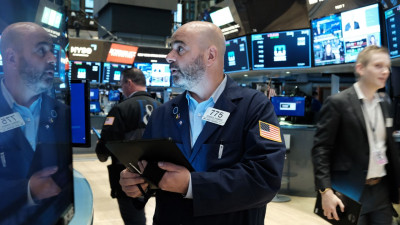Σε αναζήτηση κατεύθυνσης η Wall Street- «Βαρίδι» ο φόβος ύφεσης