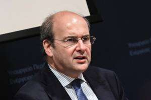 Ειδικό πολεοδομικό σχέδιο και ηλεκτρική σύνδεση για τη Σαντορίνη