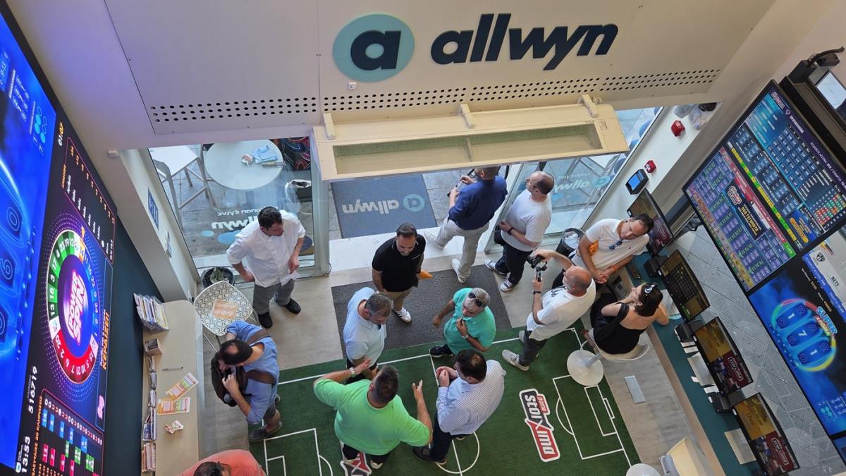 Λαμπερά εγκαίνια για το νέο κατάστημα της Allwyn στο Σύνταγμα - Talk of the town το ολοήμερο party με χορηγούς τους ρ/σ Pepper και Happy