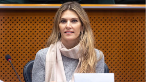 Ελεύθερη, χωρίς βραχιολάκι, αλλά με περιοριστικούς όρους η Καϊλή