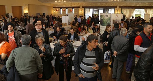Συμμαχία Περιφέρειας, ξενοδόχων και οινοποιών για την ανάδειξη του κρασιού της Κρήτης