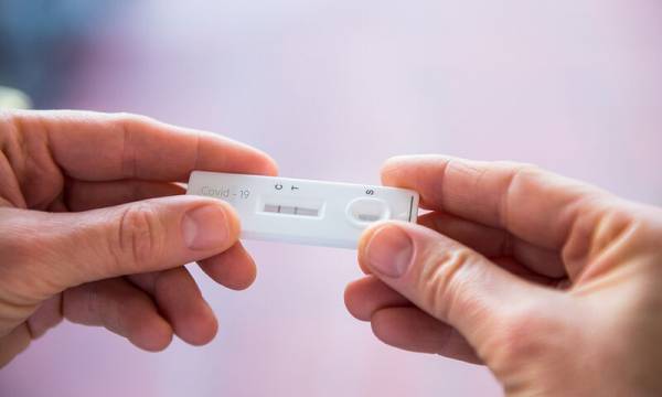 Ξεκινά η διάθεση πέντε δωρεάν self test για μαθητές