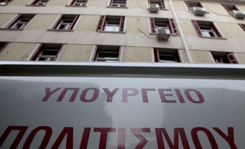 Καταβολή δεδουλευμένων και σταθερή εργασία ζητούν οι συμβασιούχοι του ΥΠΠΟ
