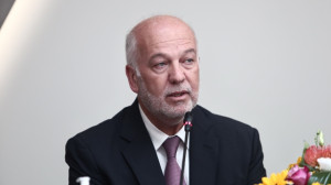 Φλωρίδης: Οι νόμοι για την παρένθετη μητρότητα προστατεύουν τους εμπλεκόμενους