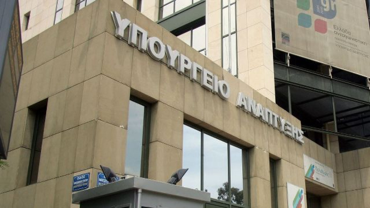 ΥΠΑΝ κατά Παντελιάδη: Στα ύψη η κόντρα για τιμές, πλαφόν κέρδους και πληθωρισμό