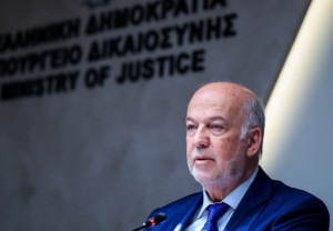Φλωρίδης: Δεν μπορεί η Δικαιοσύνη να αποδίδεται στο «πεζοδρόμιο»