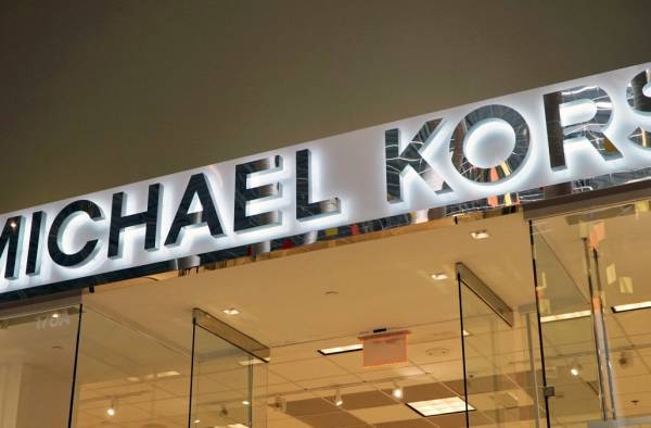 Στον αμερικανικό όμιλο Michael Kors περνάει η Versace