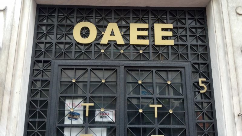 Η αντιπολίτευση «πυροβολεί» τον διοικητή του ΟΑΕΕ