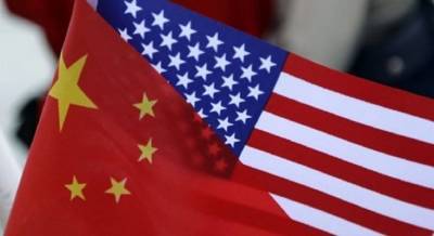 Λευκός Οίκος: Δεν καταρρέει η εμπορική συμφωνία ΗΠΑ-Κίνας