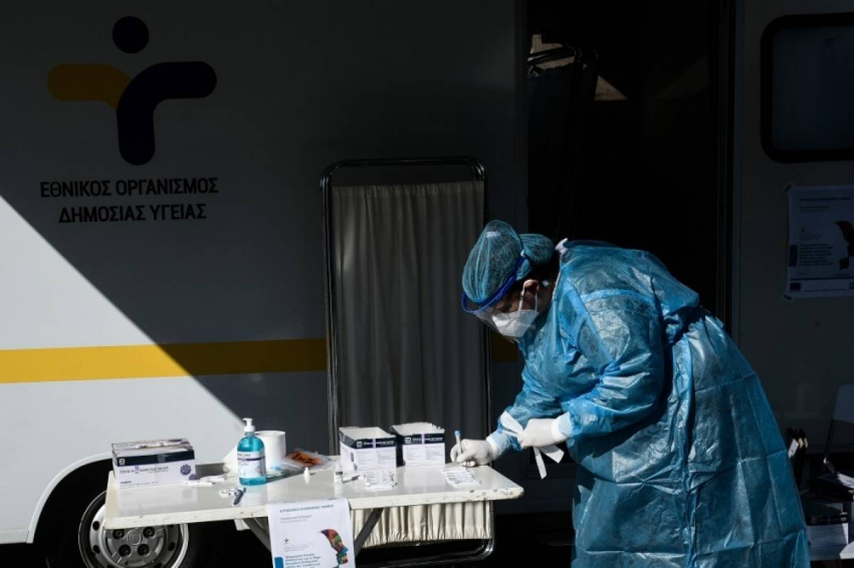 Κορονοϊός: 101 νεκροί, 600 διασωληνωμένοι και 904 νέα κρούσματα