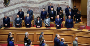 Κακλαμάνης-Βουλή: Ενός λεπτού σιγή-Σκύβω ταπεινά το κεφάλι στις 57 ψυχές
