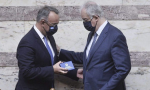 Προϋπολογισμός 2023: Πρεμιέρα στη Βουλή- Αλλαγή ατζέντας, στόχοι και φόροι