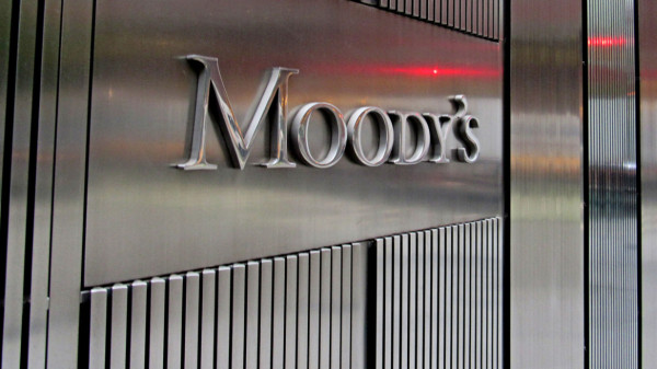 «Καμπανάκι» Moody's για Ιταλία: Κινδυνεύει να υποβαθμιστεί σε «junk»