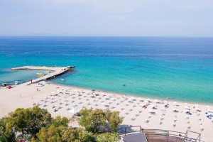 Καθυστερήσεις, κόστη, άδειες: Γιατί εγκατέλειψε η Goldman Sachs τα τουριστικά της σχέδια στην Ελλάδα