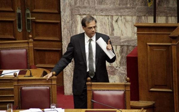 Εν μέσω αντιδράσεων υπερψηφίστηκε η τροπολογία για τον αναβαλλόμενο φόρο τραπεζών