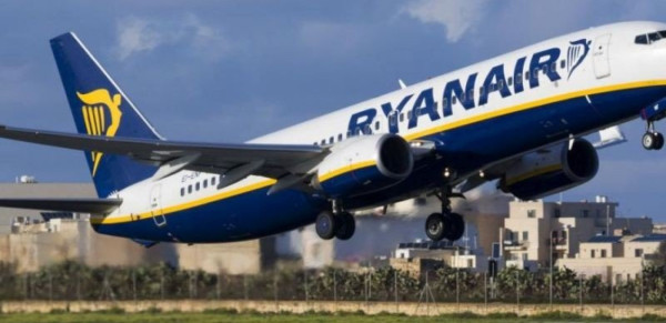 ΠΑΣΟΚ για αποχώρηση Ryanair από Θεσσαλονίκη: Από τον «κόμβο των Βαλκανίων» στον κίνδυνο αποσύνδεσης