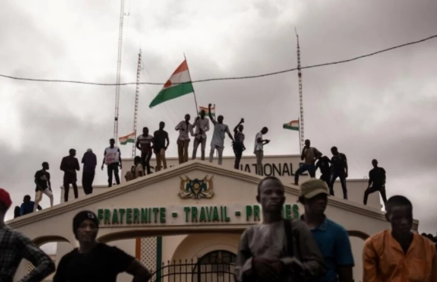 Η χούντα έκλεισε τον εναέριο χώρο του Νίγηρα
