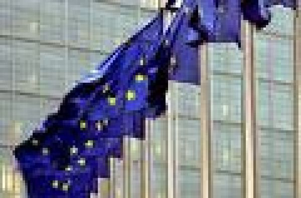 Κομισιον: «Κόψτε» τους μισθούς στην Ελλάδα