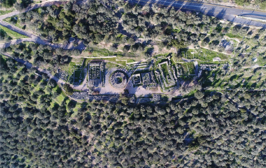 Αποκατάσταση εισόδων στο Γυμνάσιο και στο ναό της Αθηνάς Προναίας