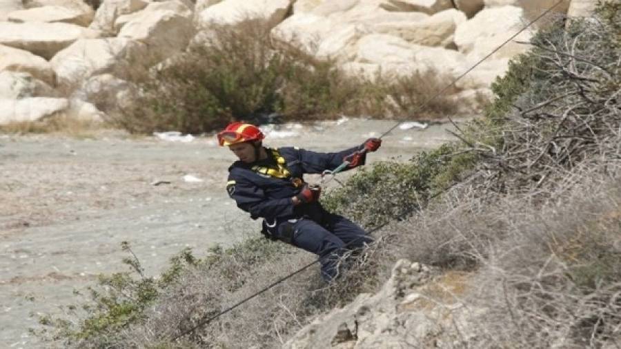 Αχαΐα: Νεκρή μετά από πτώση αυτοκινήτου σε χαράδρα