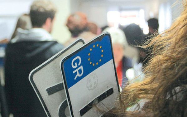 Τέλη μόνον για το υπόλοιπο του έτους για όσους ανακτούν τις πινακίδες ΙΧ και μοτοσικλετών από την Εφορία