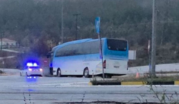 Εξετράπη λεωφορείο με 40 εργαζομένους στην Πτολεμαΐδα, νεκρός ο οδηγός