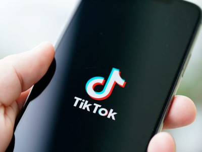 Ευρωκοινοβούλιo: Ζητά διαγραφή του TikTok από τα κινητά του προσωπικού