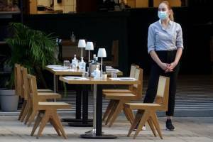 Αντιδρούν στα νέα μέτρα επιχειρηματίες εστίασης και λιανεμπορίου-Επιμένει η κυβέρνηση