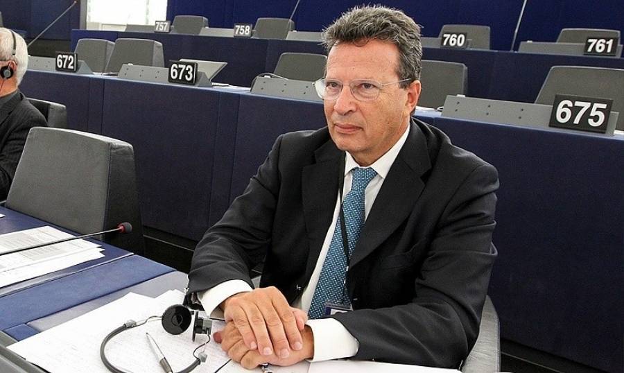 Προς τι η τόσο σκληρή κριτική Κύρτσου για τον ανασχηματισμό;