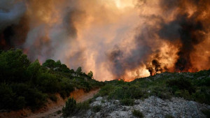 Γαλλία: Συνεχίζεται η μάχη με τις φλόγες – Η μεγαλύτερη πυρκαγιά των τελευταίων δεκαετιών