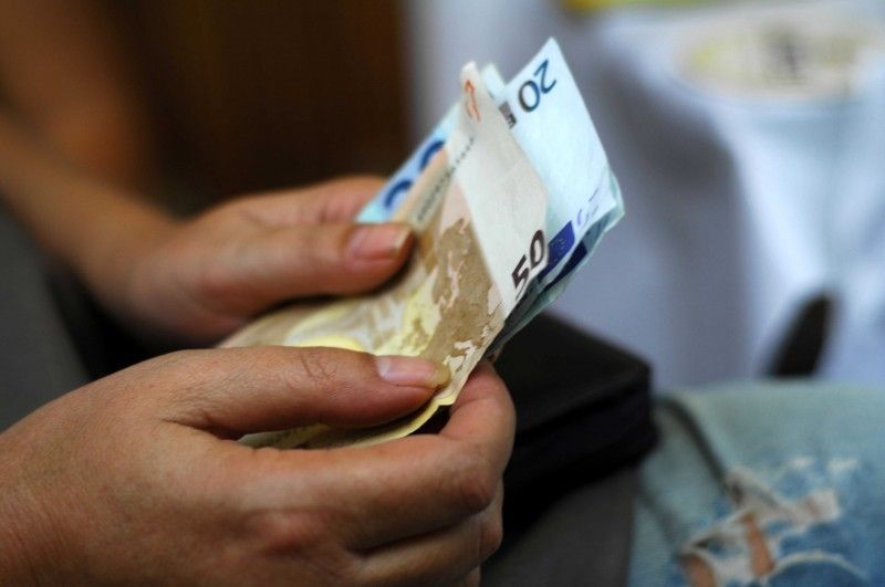 ΕΚΑΣ: Στην αναζήτηση ισοδύναμων η κυβέρνηση-Περικοπές απαιτούν οι δανειστές