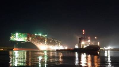 Το Κάιρο ζητά αποζημιώσεις από την πλοιοκτήτρια του Ever Given