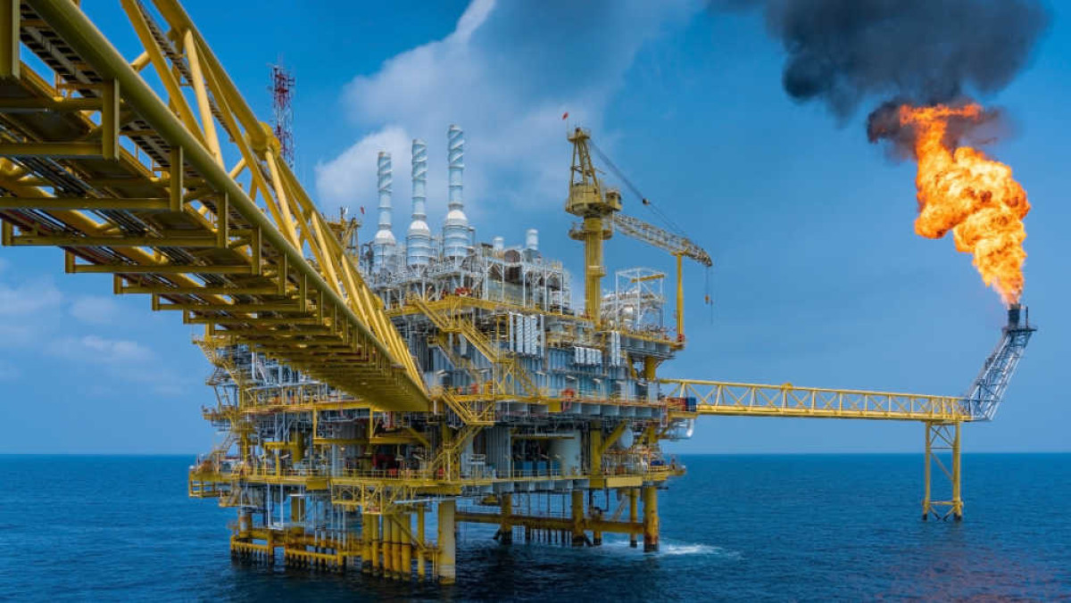 Σταθεροποιείται με φόντο τα αποθέματα το πετρέλαιο