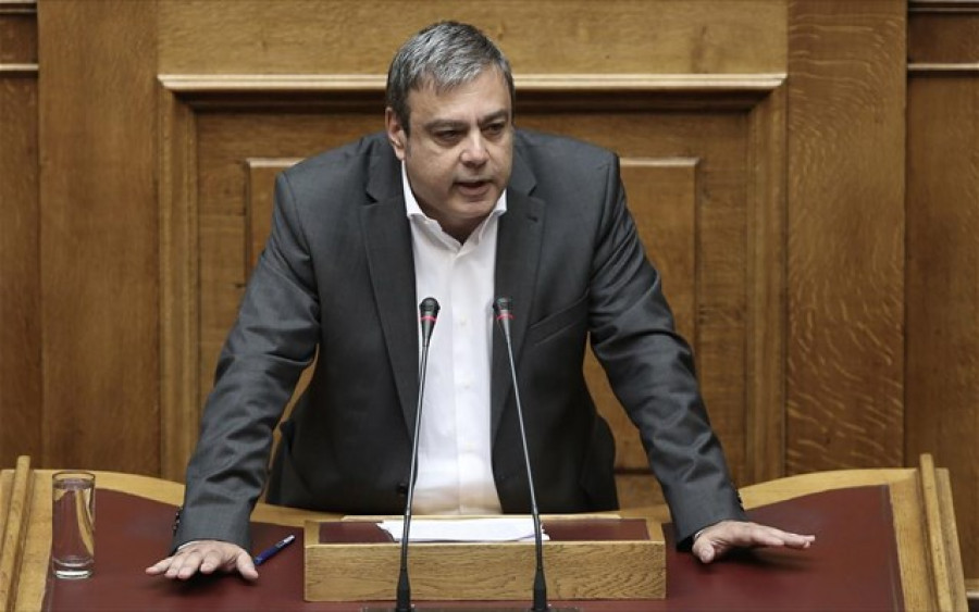 Σάλος και αντιδράσεις με ανάρτηση Βερναρδάκη: Συγκρίνει Κεραμέως και Πισπιρίγκου