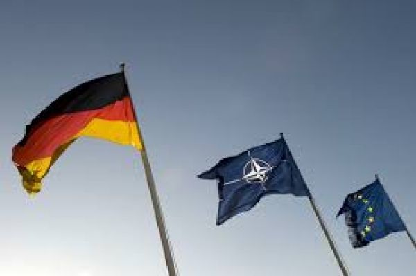 Διακινδυνεύουμε τη θέση μας στο ΝΑΤΟ, προειδοποιεί η Γερμανία