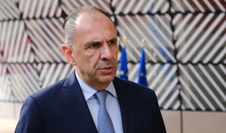 Γεραπετρίτης: Είμαστε υπέρ της ενίσχυσης της συλλογικής αμυντικής δυνατότητας