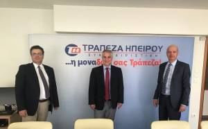 Συνεταιριστική Τράπεζα Ηπείρου: Προσφέρει 657 ιατρικές μπλούζες στο Νοσοκομείο Ιωαννίνων