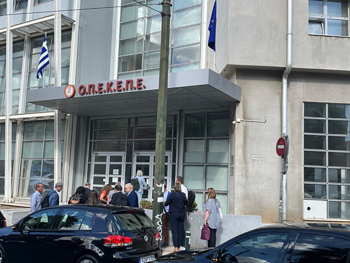 Πρώτη επίσκεψη στελεχών της ΑΑΔΕ στον ΟΠΕΚΕΠΕ – Στόχος η ταχύτερη δυνατή μετάβαση