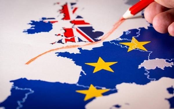 Brexit: Στη δημοσιότητα το νομοσχέδιο αναθεώρησης-Αγανάκτηση Κομισιόν