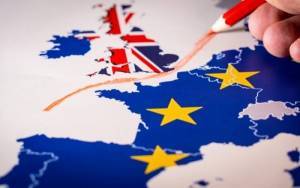 Brexit: Στη δημοσιότητα το νομοσχέδιο αναθεώρησης-Αγανάκτηση Κομισιόν
