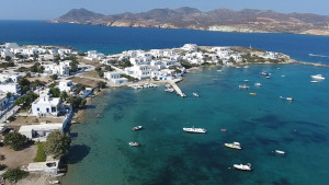 Τουρισμός: Θεαματική αύξηση εσόδων σε Άνδρο, Μήλο, Τήνο