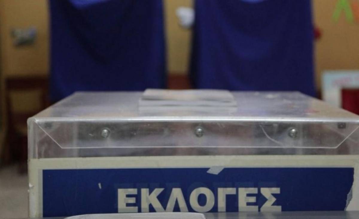 Άνοιξαν οι κάλπες για τις τριπλές εκλογές